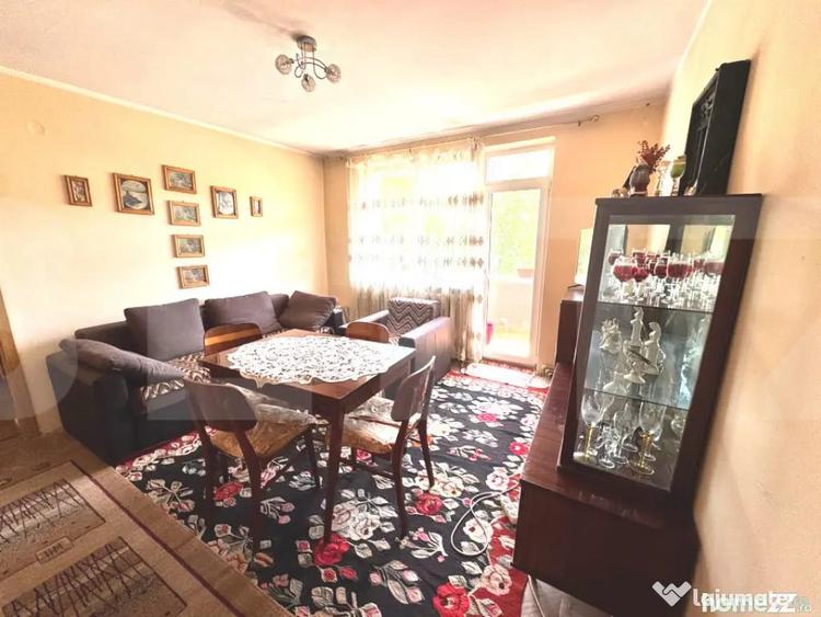 Apartament cu 4 camere semidecomandat, mobilat în Central