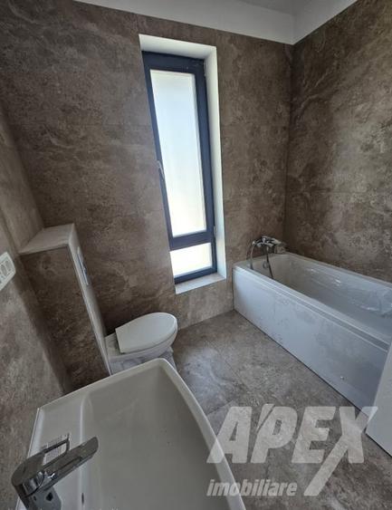 Casă individuală cu 5 camere cu Canalizare în Central