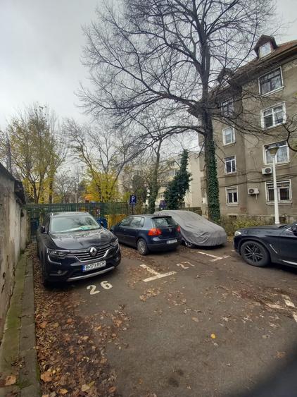 Apartament cu 4 camere decomandat în Obor
