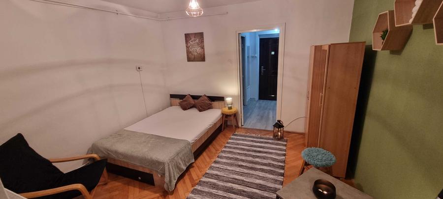 Garsonieră decomandată în Central