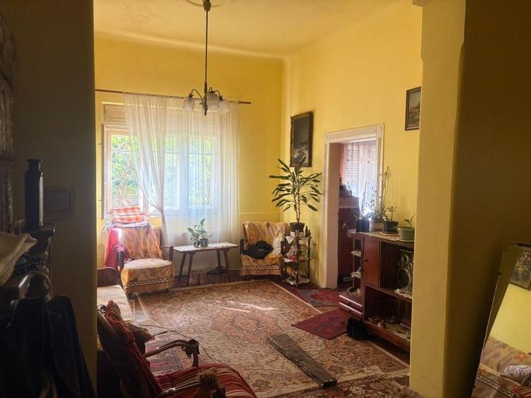 Casă cu 4 camere în Ultracentral