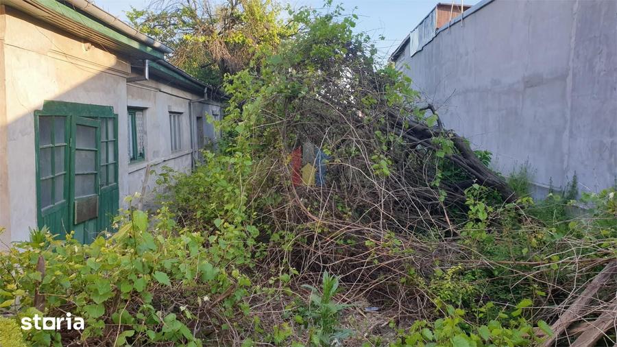 Casă cu 6 camere cu Teren 554 Mp în Vest