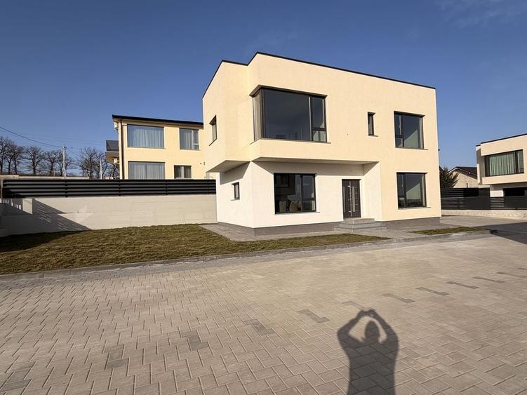 Casă cu 3 camere în Exterior Vest