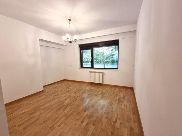 Apartament cu 4 camere în Kiseleff