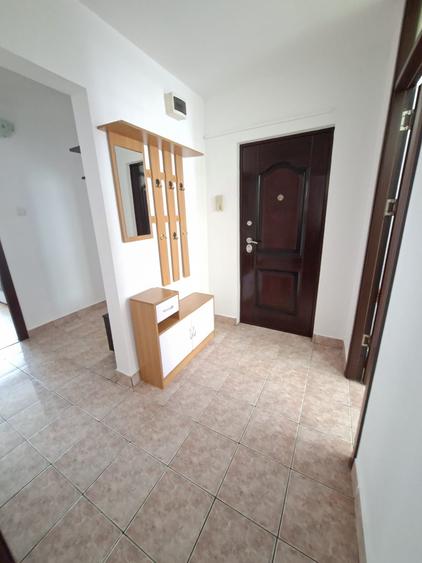 Apartament cu 4 camere decomandat în Astra