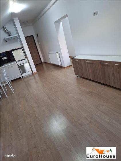 Apartament cu 3 camere decomandat în Cetate