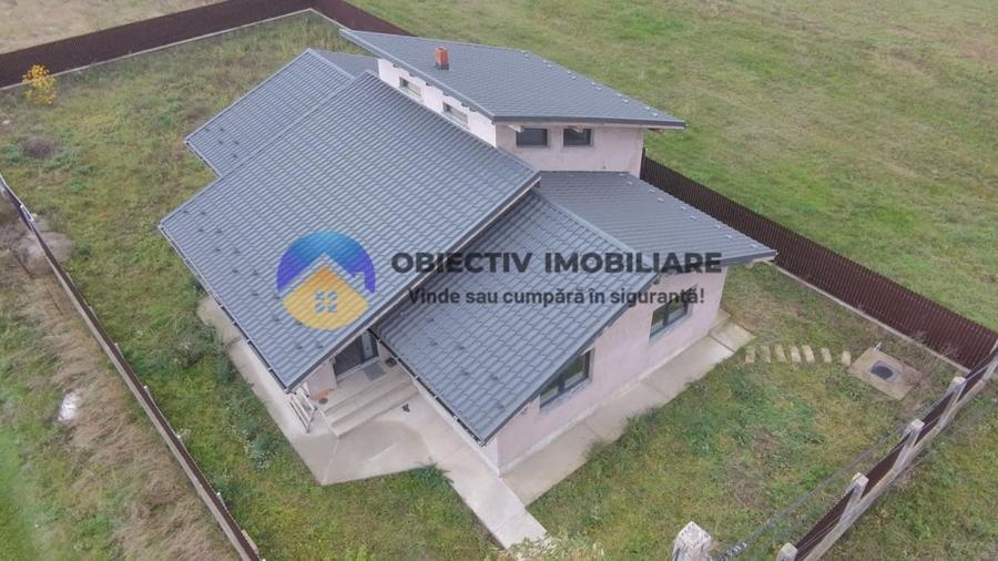 Casă cu 4 camere cu Teren 700 Mp în Dumbrava Roșie