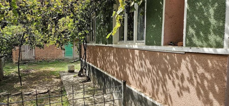 Casă cu 2 camere cu Teren 1800 Mp în Gârbou
