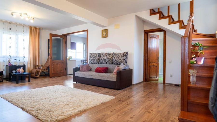 Casă cu 5 camere cu Teren 488 Mp în Bâcu