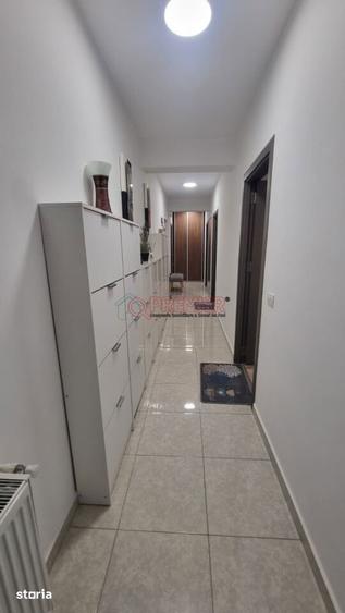 Apartament cu 3 camere, mobilat în Berceni