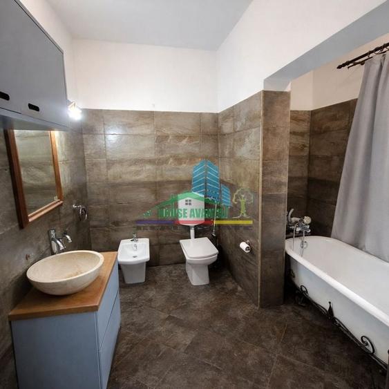 Casă cu 5 camere cu Teren 880 Mp în Ultracentral