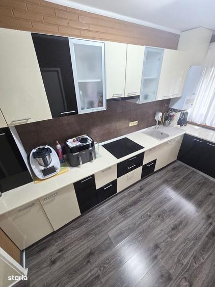 Apartament cu 4 camere decomandat în Central