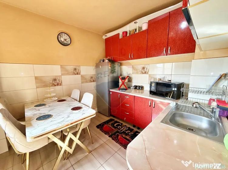 Apartament cu 3 camere semidecomandat în Aurel Vlaicu