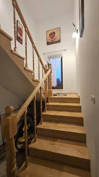 Casă individuală cu 4 camere cu Canalizare în Giroc