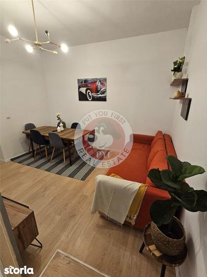 Apartament cu 4 camere decomandat în Romană