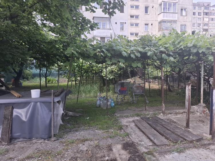 Teren Construcții intravilan de 300 mp, în Tractorul