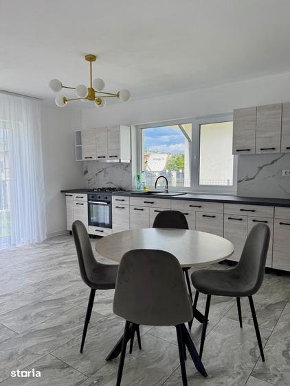 Casă cu 4 camere cu Teren 400 Mp în Central