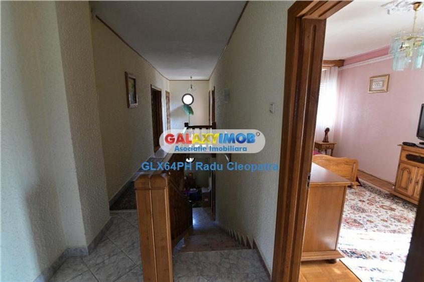Casă cu 6 camere cu Garaj în Central