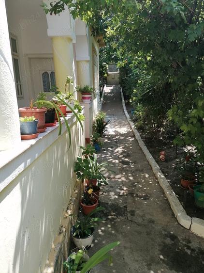 Casă cu 5 camere în Rachelu