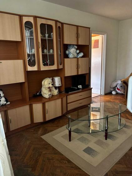 Apartament cu 3 camere semidecomandat în Țiglina 1