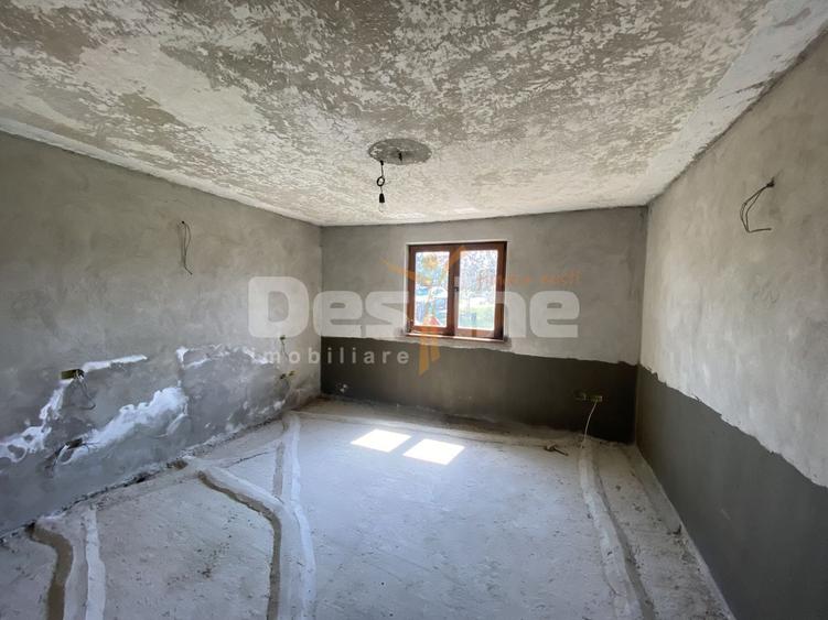 Casă individuală cu 7 camere cu Canalizare în Borlești