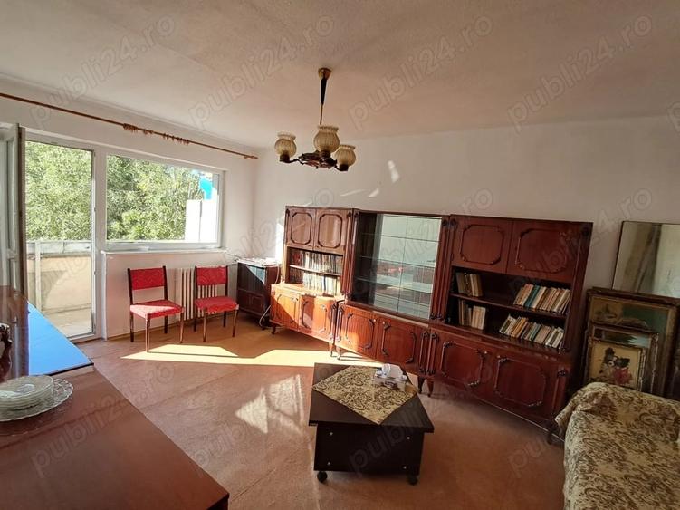 Apartament cu 3 camere decomandat în Mihai Bravu