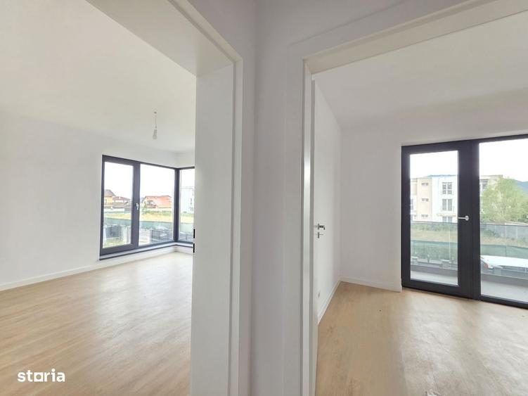 Casă cu 4 camere cu Teren 335 Mp în IAR