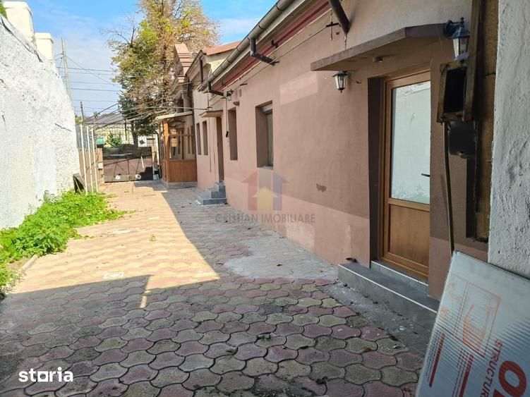 Casă cu 4 camere cu Teren 300 Mp în Central