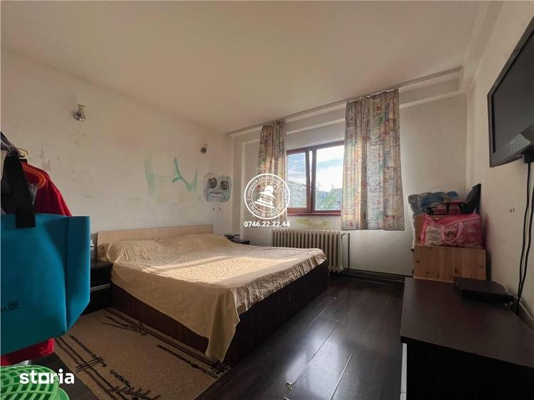 Apartament cu 3 camere decomandat în Nicolina