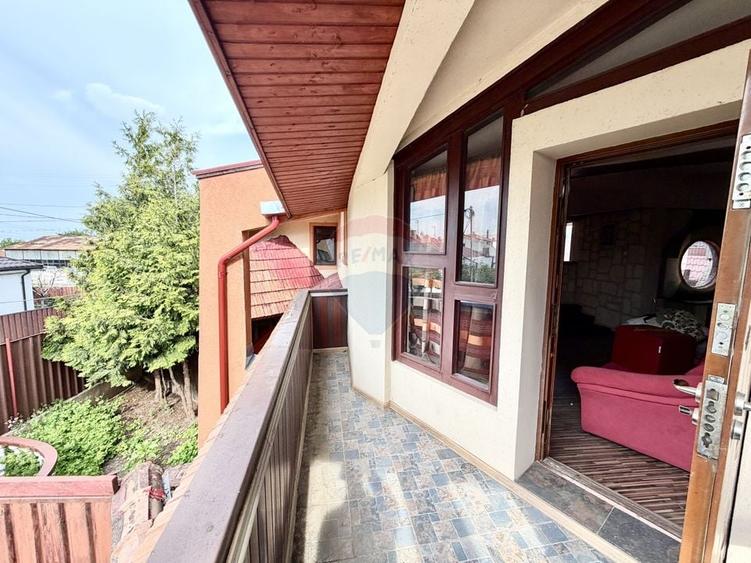 Casă individuală cu 9 camere cu Teren 500 Mp în Nord
