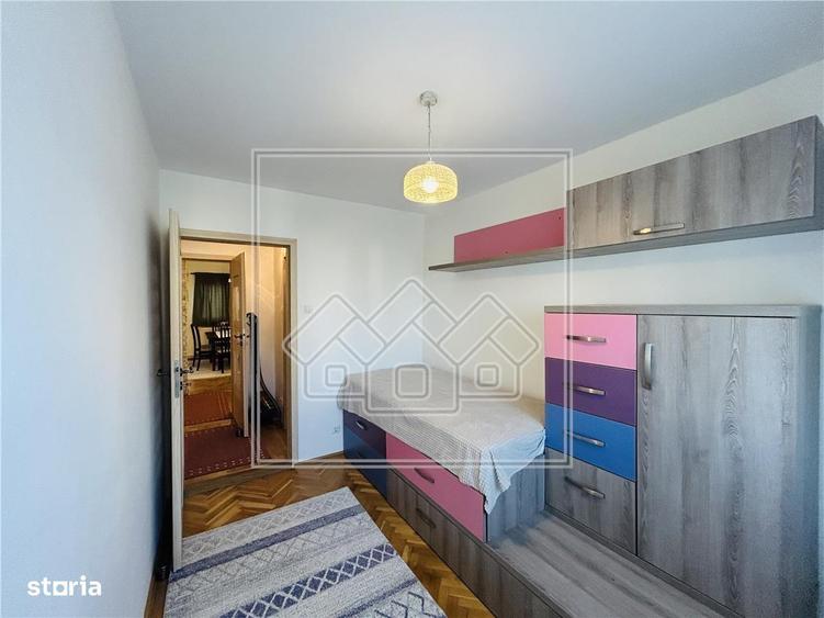 Apartament cu 3 camere în Calea Dumbrăvii