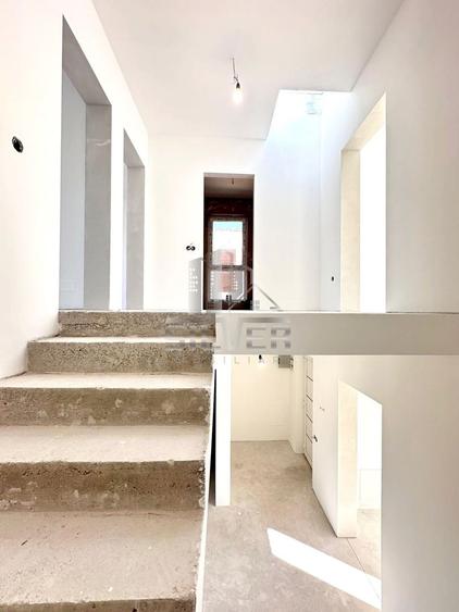 Duplex cu 4 camere cu Canalizare în Florești