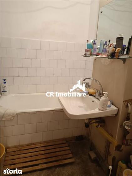 Apartament cu 3 camere semidecomandat în Dristor