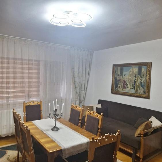 Apartament cu 3 camere decomandat în Steaua