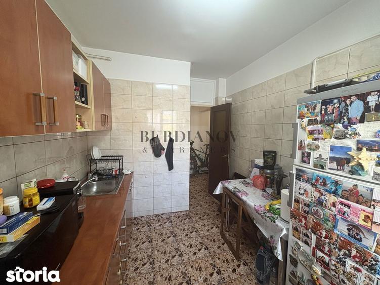 Apartament cu 3 camere decomandat în Rahova