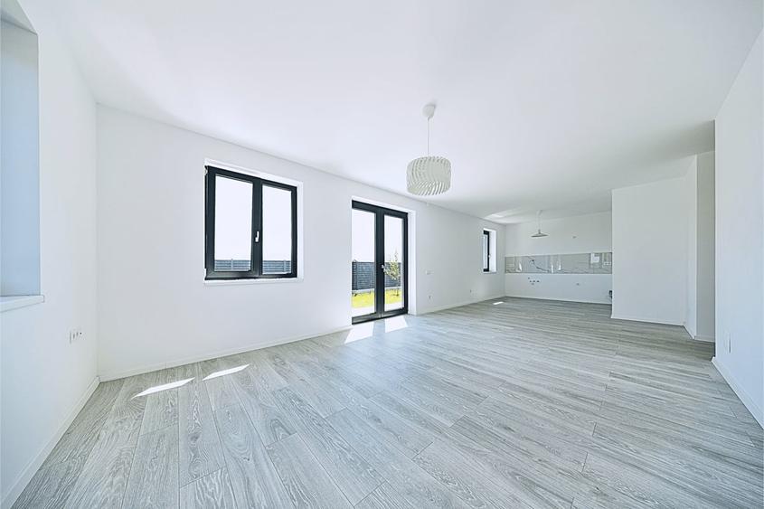 Casă cu 4 camere cu Teren 500 Mp în Central