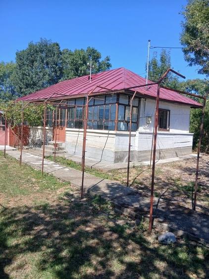 Casă cu 2 camere decomandat în Căldăraru