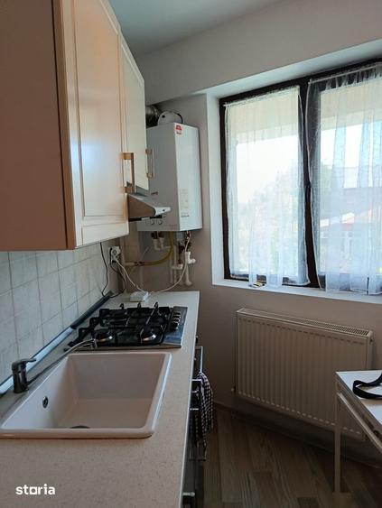 Apartament cu 2 camere semidecomandat, mobilat în Podu Roș