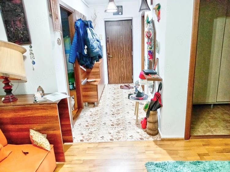 Apartament cu 3 camere decomandat în Central