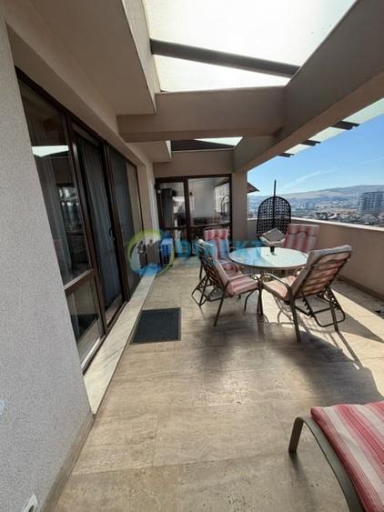 Penthouse cu 4 camere în Independenței