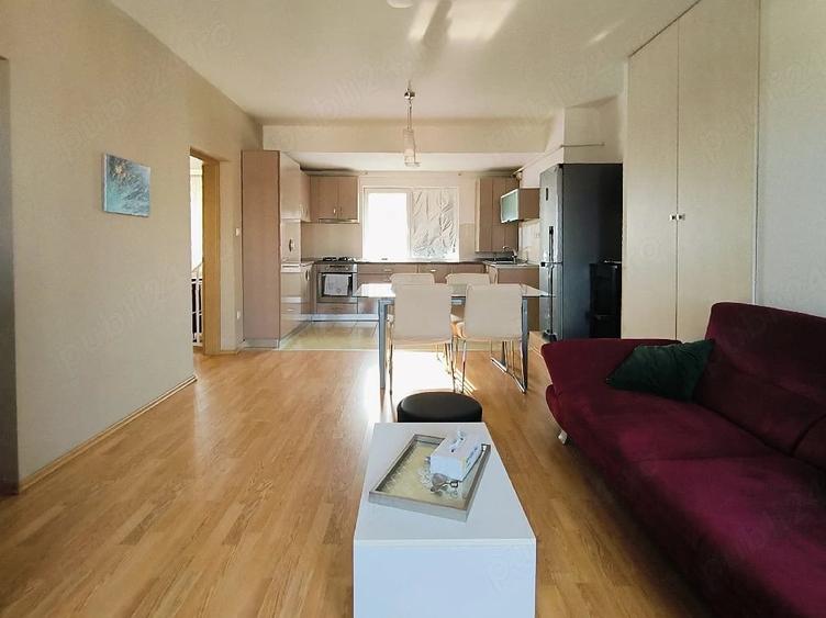Apartament cu 3 camere semidecomandat în Central