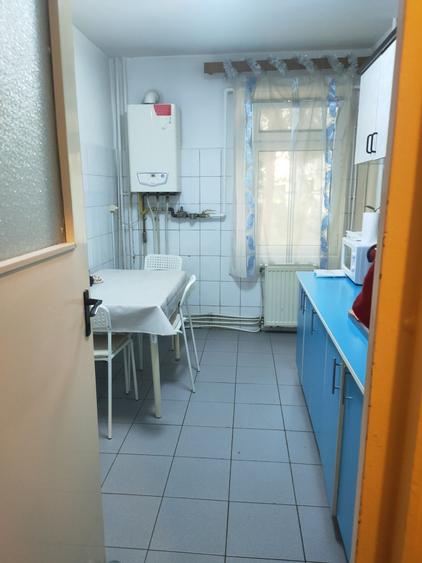 Apartament cu 3 camere decomandat în Cornișa