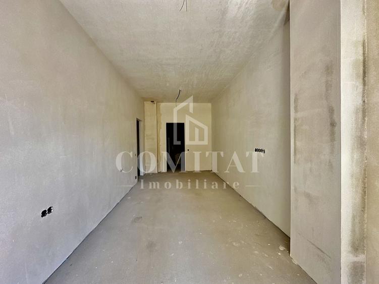 Apartament cu 3 camere semidecomandat în Florești