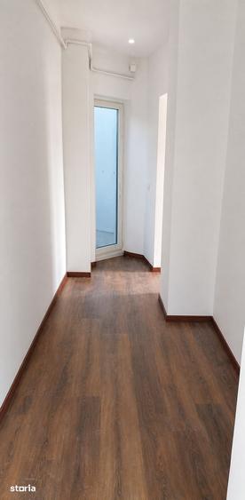 Apartament cu 3 camere decomandat în Romană