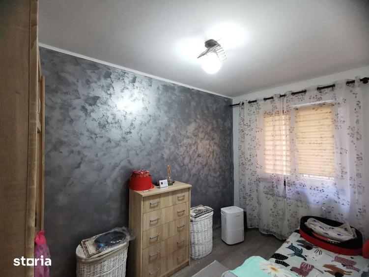 Apartament cu 3 camere semidecomandat în Tudorul Vechi