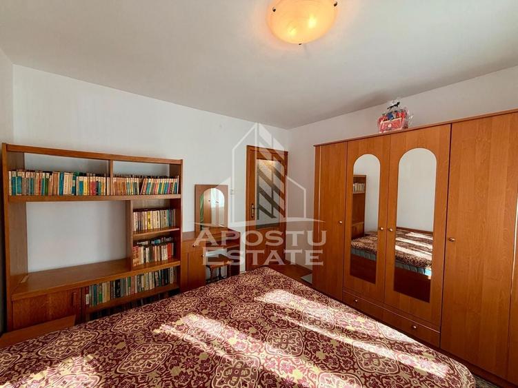 Apartament cu 3 camere decomandat, mobilat în Aradului
