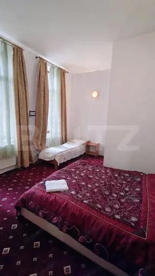 Casă cu 11 camere cu Teren 670 Mp în Clăbucet