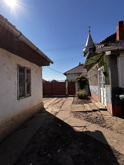 Casă cu 4 camere în Iratoșu