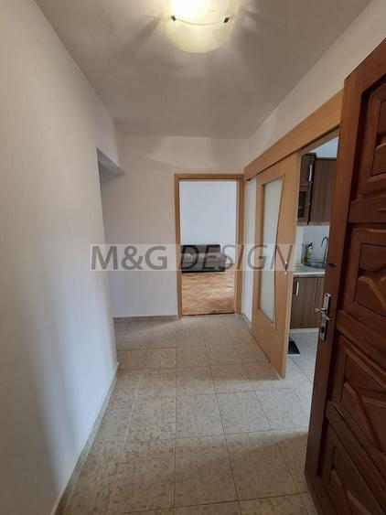 Apartament cu 3 camere decomandat, mobilat în Aradului