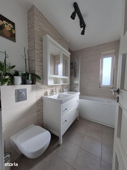 Apartament cu 4 camere decomandat în Central
